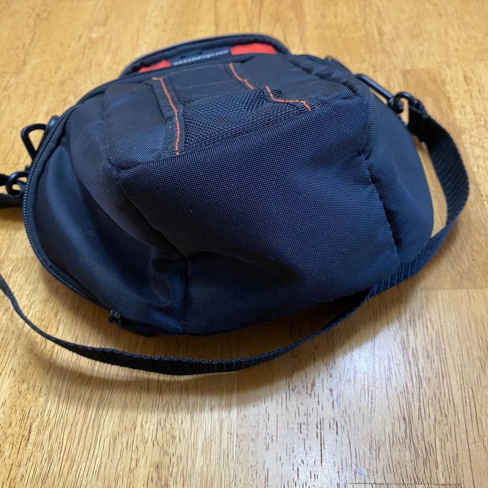 Case Logic Black‎ Padded DSLR Camera Shoulder Bag with Red Interior Trim